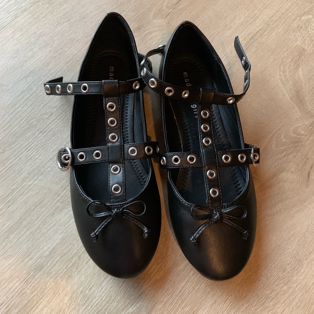 EUC Size 7.5 Madden Girl Ornate Black Flats